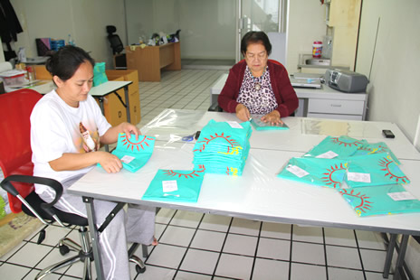 弊社の袋詰め作業の様子