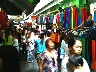 プラトゥーナム市場